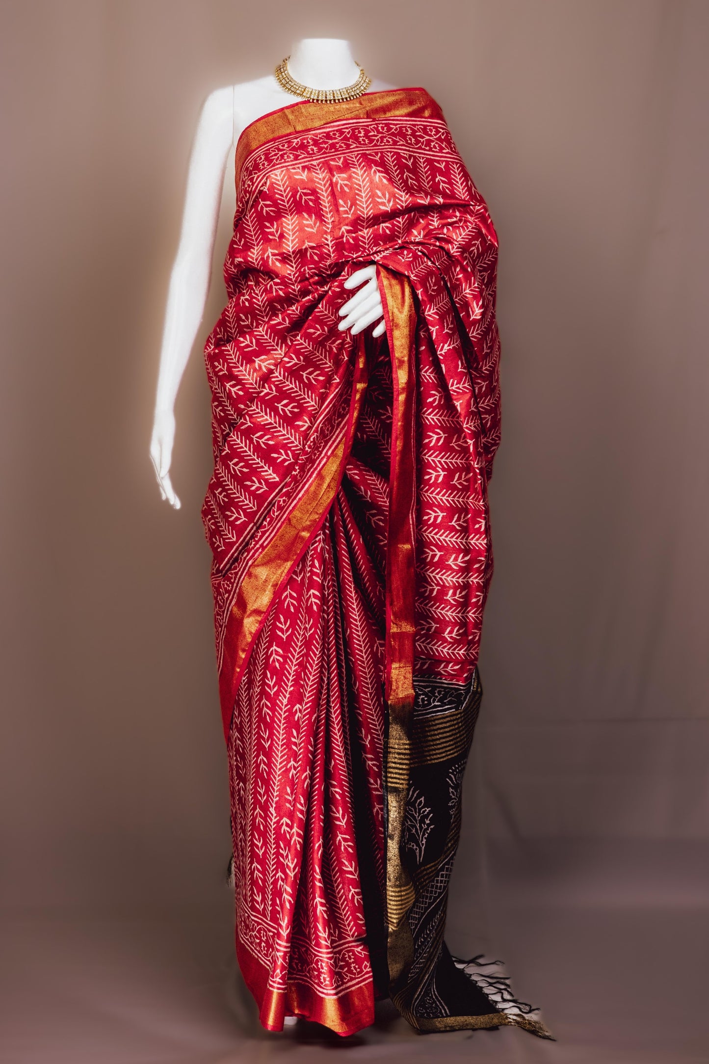 Sutrayan Flame Vine — Handwoven Red Silk Saree with White Creeper Motifs and Contrast Pallu